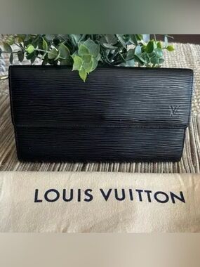 LOUIS VUITTON Vintage Black Nior Epi Leather Wallet